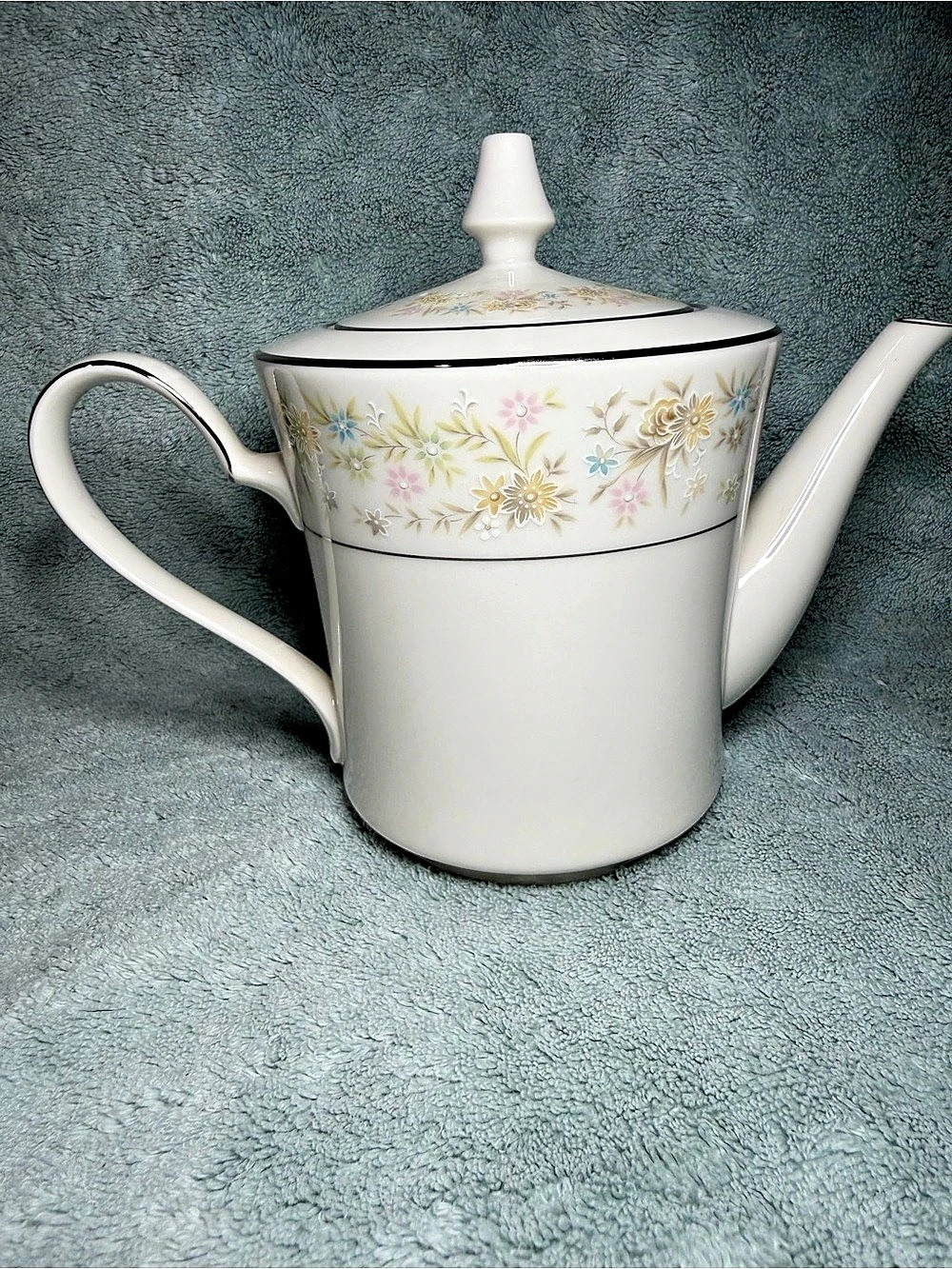Noritake Blossom Time 7150 Tea Pot w/ Lid 750 mL Ivory China Floral Japan